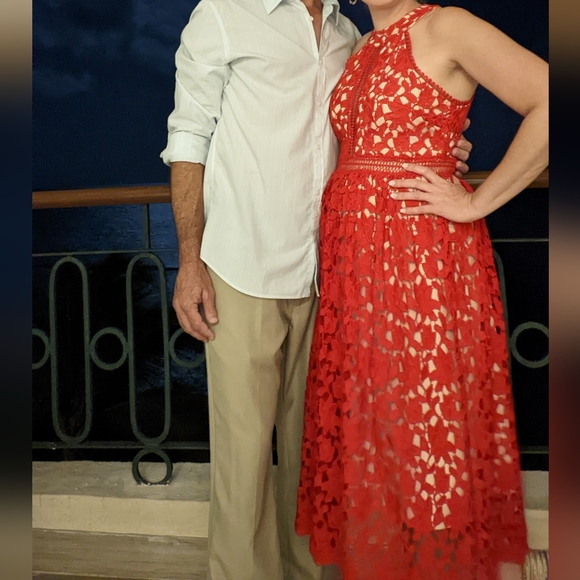 Pretty halter style dress - Picture 6 of 6